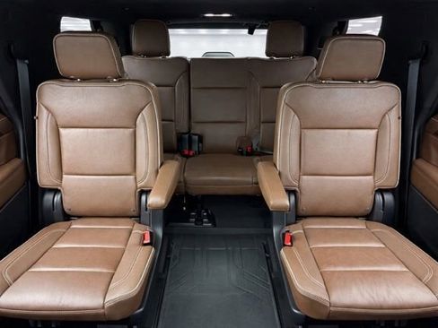 Used 2021 Chevrolet Tahoe High Country w/ Premium Package AWD/4WD image 25
