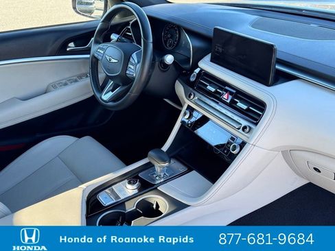 Used 2024 Genesis G70 2.5T image 5