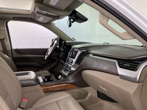 Used 2020 Chevrolet Suburban Premier AWD/4WD image 35