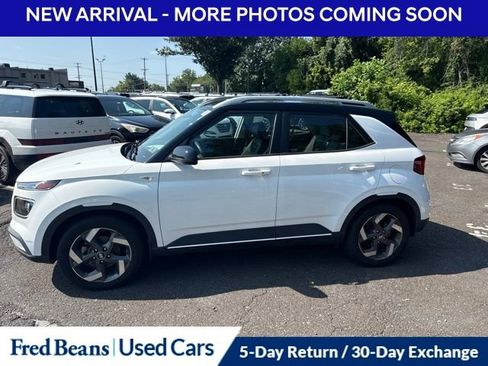 Used 2023 Hyundai Venue Limited w/ Cargo Package FWD image 6