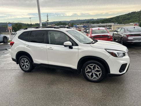 Used 2019 Subaru Forester Premium AWD/4WD image 2