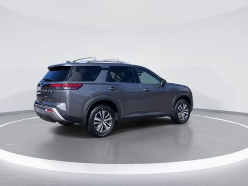 Used 2024 Nissan Pathfinder SL image 7