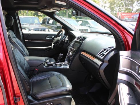 Used 2017 Ford Explorer Platinum AWD/4WD image 35