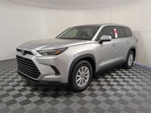Used 2026 Toyota Grand Highlander XLE image 25
