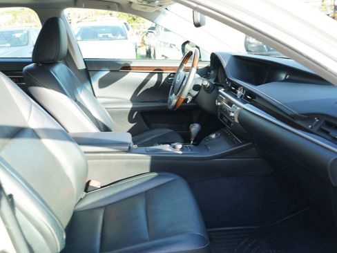 Used 2013 Lexus ES 350 FWD image 19