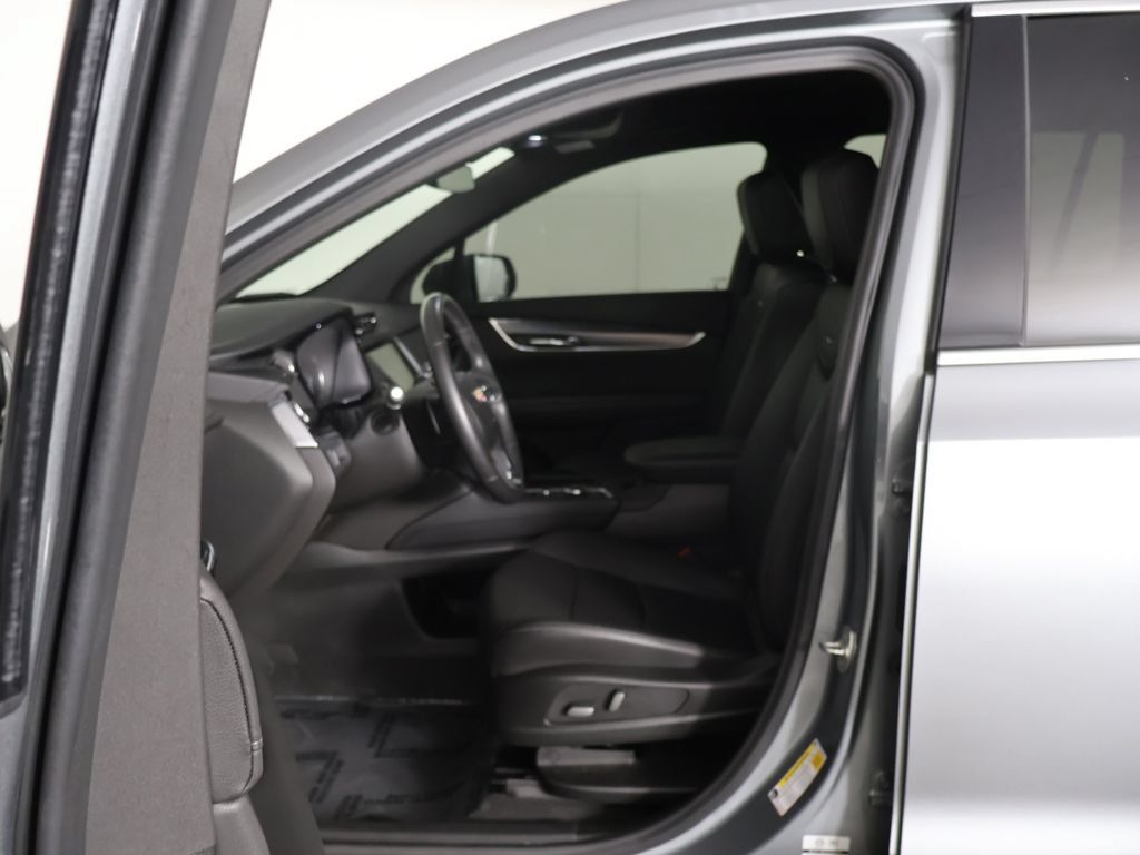 Used 2024 Cadillac XT6 Luxury w/ LPO, Floor Liner Package AWD/4WD image 29
