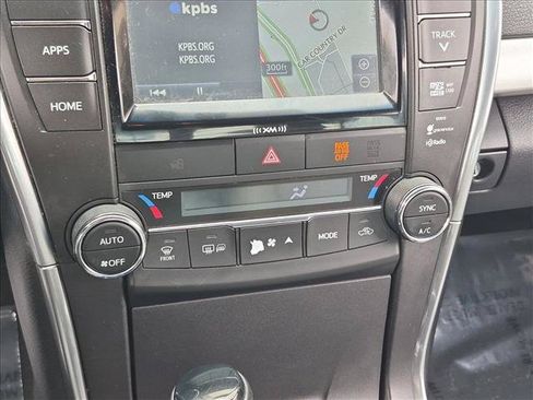 Used 2016 Toyota Camry SE w/ Moonroof Package FWD image 15
