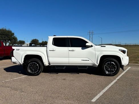 Used 2024 Toyota Tacoma TRD Sport image 5