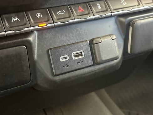 Used 2026 Chevrolet Silverado 1500 Custom Trail Boss w/ LPO, Dark Essentials Package AWD/4WD image 39