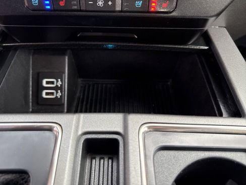 Used 2017 Ford F150 Raptor w/ Equipment Group 802A Luxury image 39