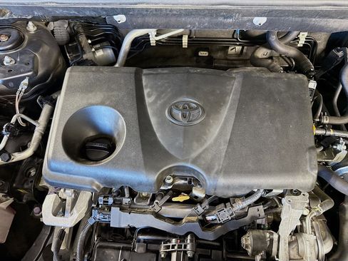 Used 2021 Toyota RAV4 XLE image 39