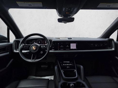Used 2025 Porsche Cayenne image 17