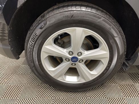 Used 2018 Ford Edge SE image 34