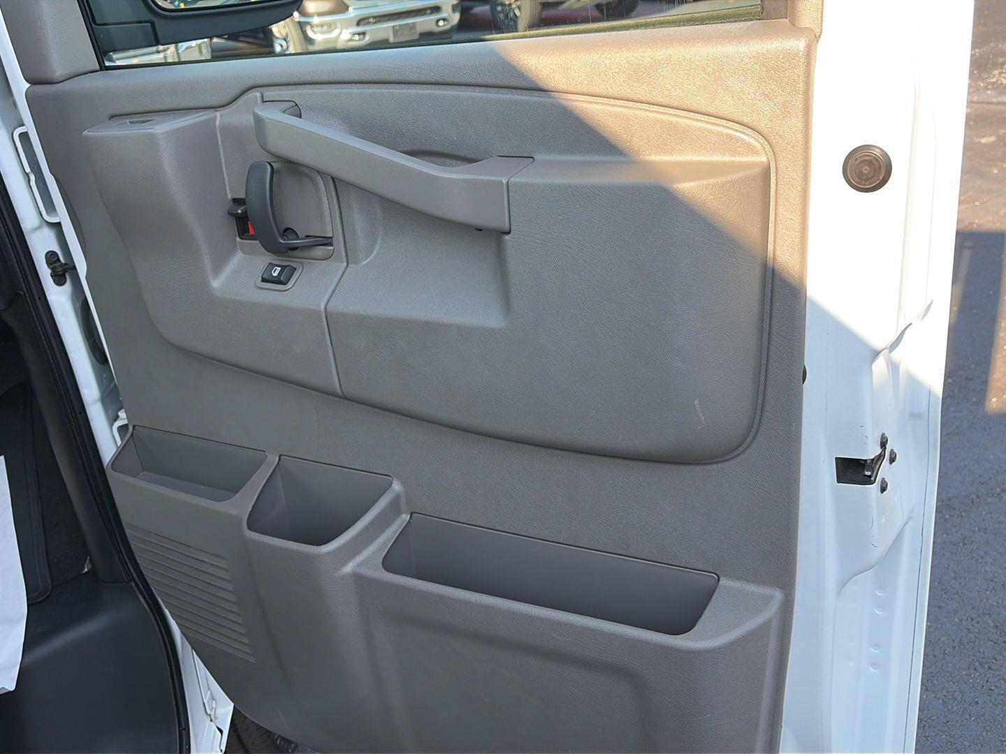 Used 2025 Chevrolet Express 3500 LT w/ LT Preferred Equipment Group RWD image 20