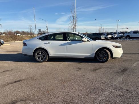 Certified 2023 Honda Accord EX image 12