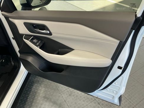 Used 2023 Nissan Rogue SL w/ SL Premium Package FWD image 40