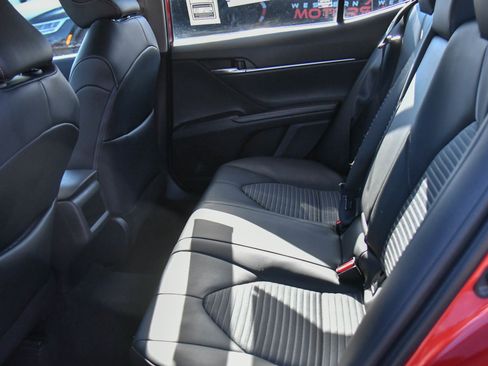 Used 2024 Toyota Camry SE image 32