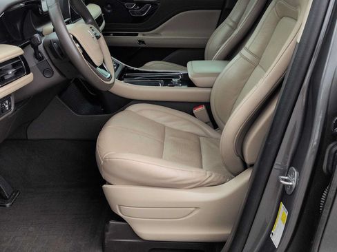 Used 2023 Lincoln Aviator Reserve w/ Equipment Group 201A AWD/4WD image 17