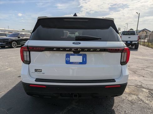 New 2026 Ford Explorer Active RWD image 5