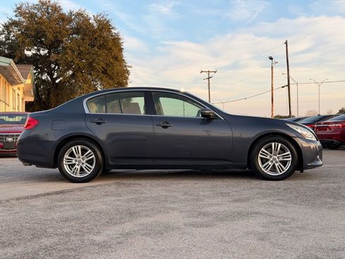 Used 2011 INFINITI G37 Journey w/ Premium Pkg image 2