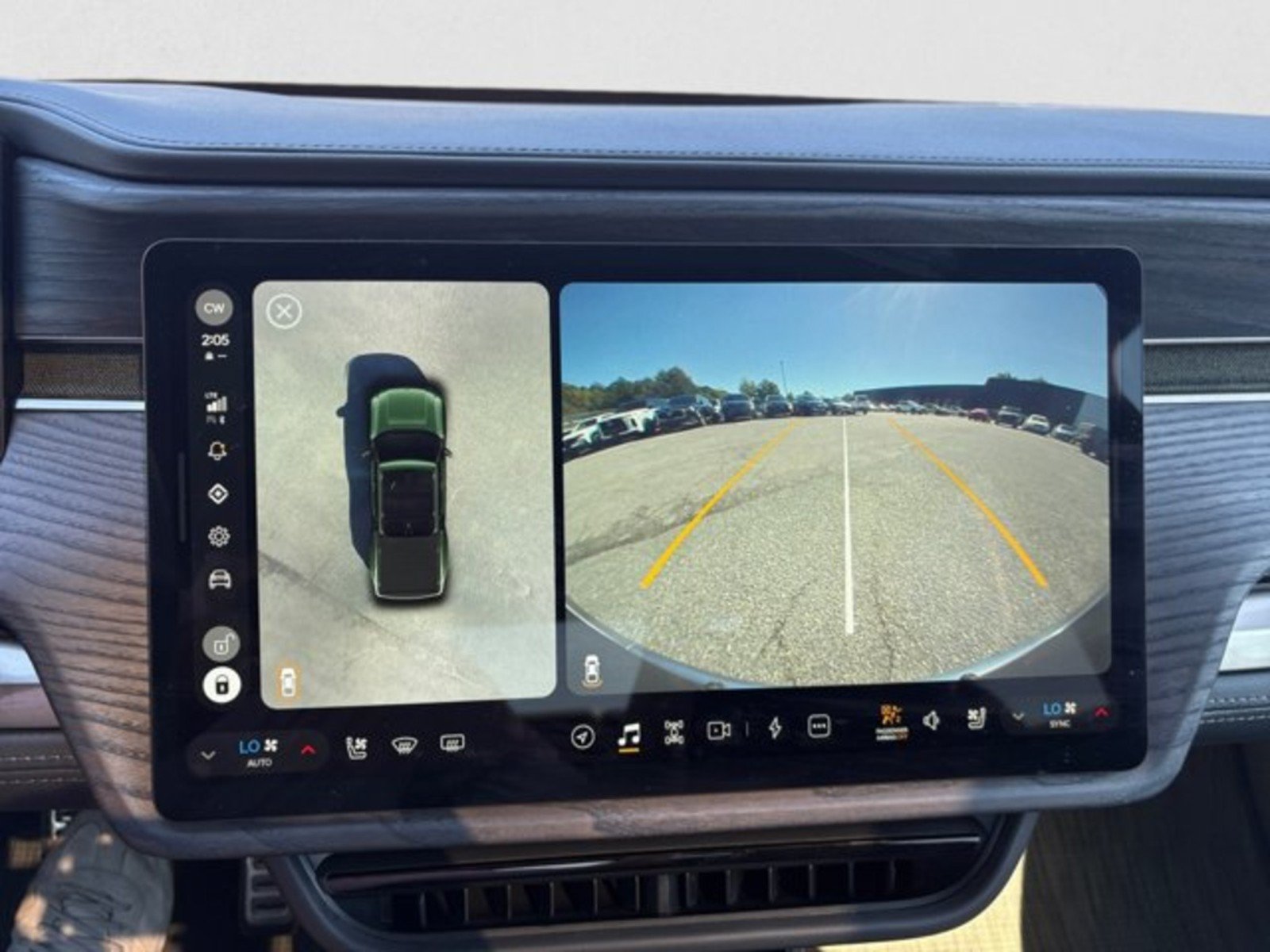 Used 2024 Rivian R1T Adventure Dual AWD/4WD image 17