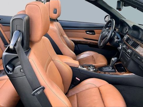 Used 2009 BMW 335i Convertible image 29