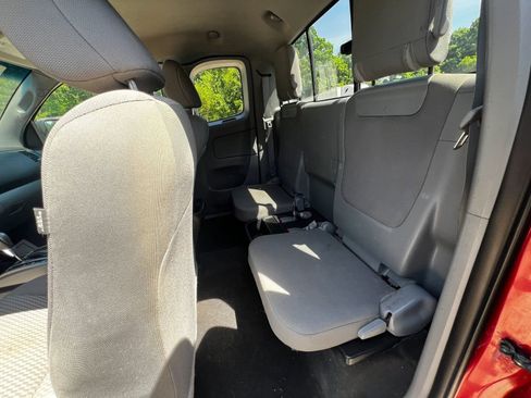 Used 2015 Toyota Tacoma 4x4 Access Cab V6 w/ SR5 Package image 10