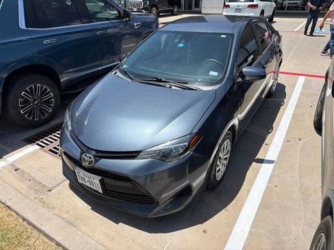 Used 2017 Toyota Corolla LE w/ Carpet Mat Package (TMS) FWD image 2