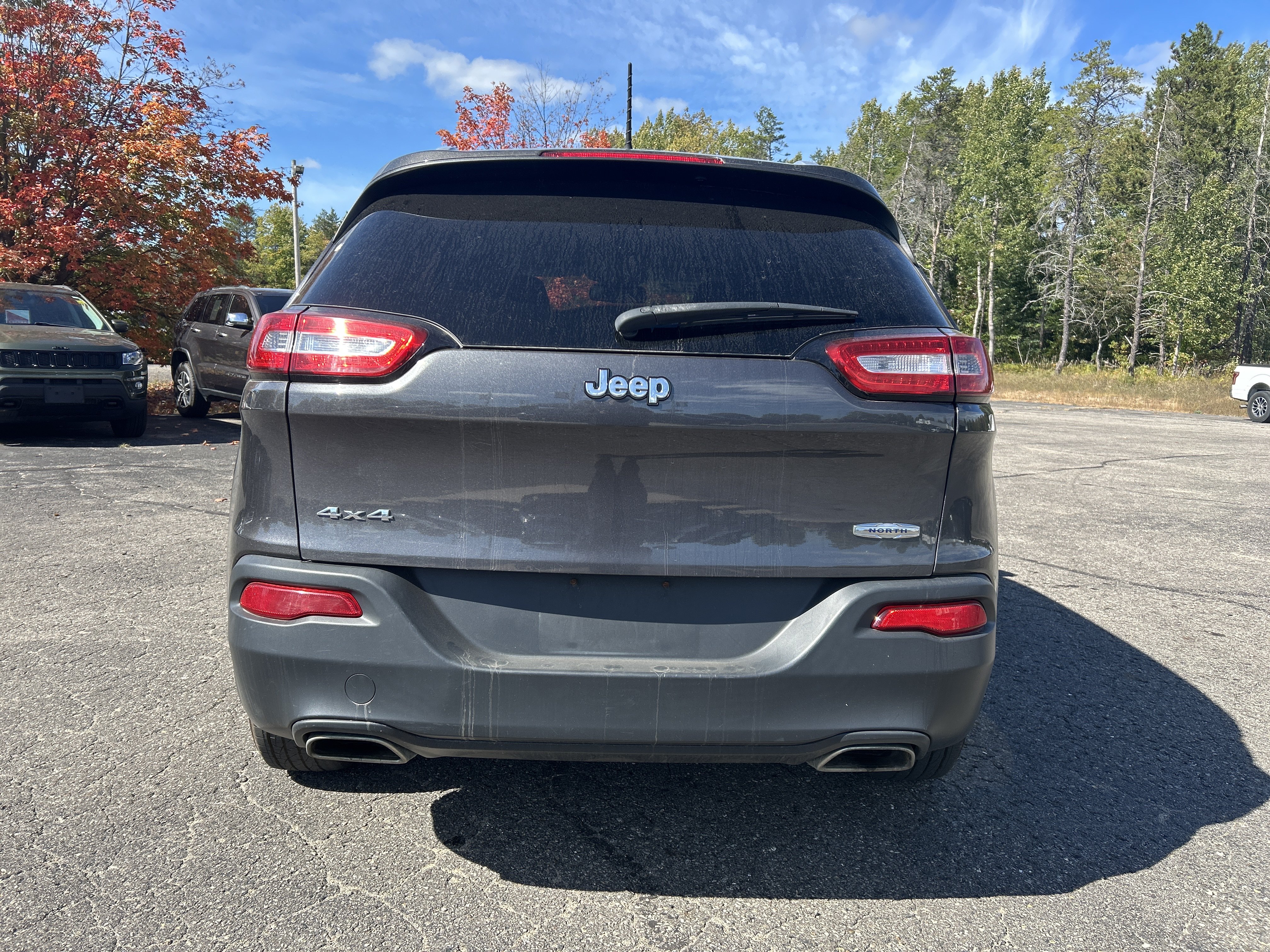 Used 2017 Jeep Cherokee Latitude w/ Cold Weather Group AWD/4WD image 5