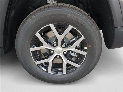 New 2025 Jeep Grand Cherokee L Limited image 11