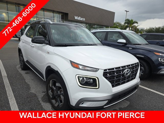 Used 2024 Hyundai Venue Limited FWD image 2