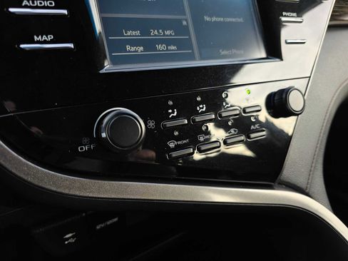 Used 2019 Toyota Camry LE image 28