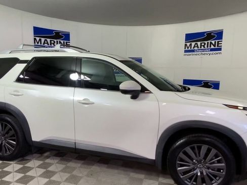 Used 2022 Nissan Pathfinder SL w/ SL Premium Package FWD image 3