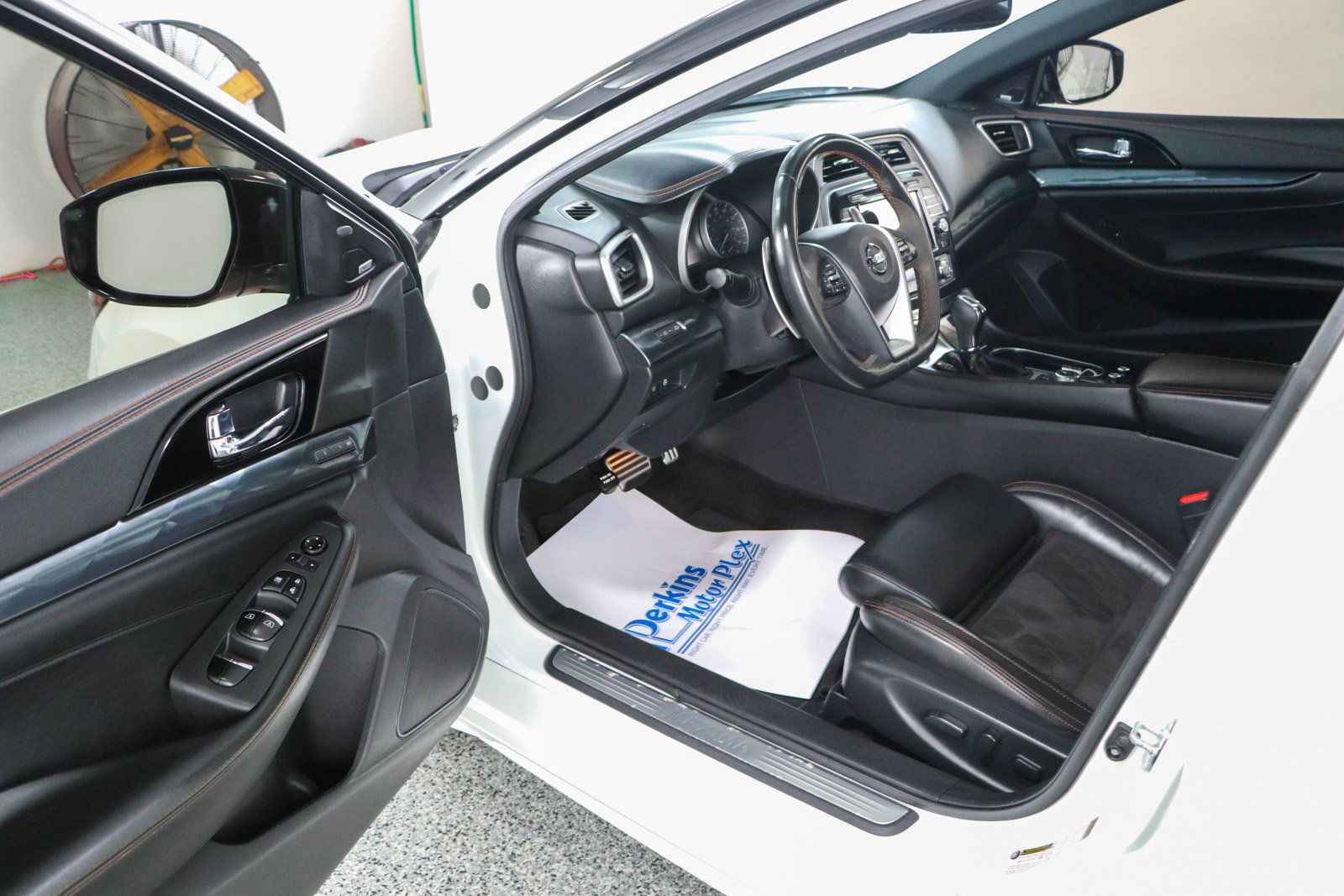 Used 2021 Nissan Maxima SR w/ Sport Mat Group FWD image 3