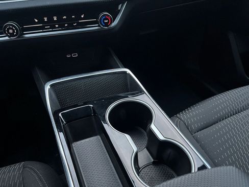 Used 2025 Chevrolet Equinox LT image 41