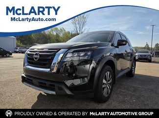 Certified 2025 Nissan Pathfinder SL video 1