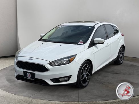 Used 2018 Ford Focus SEL FWD image 3