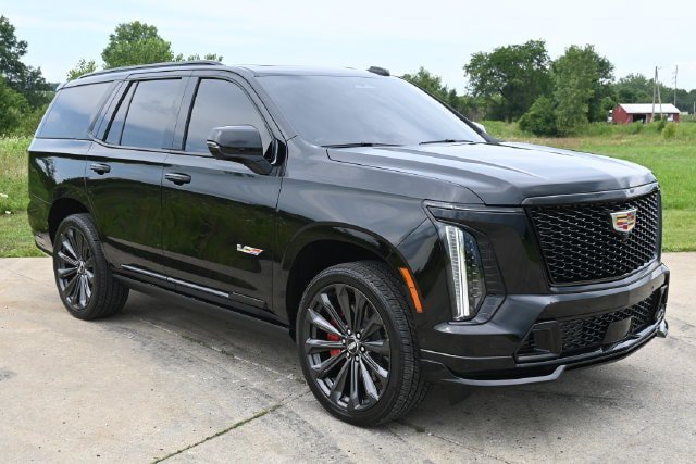 Used 2026 Cadillac Escalade V AWD/4WD image 3