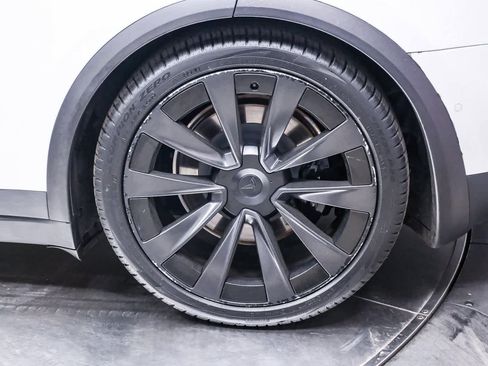 Used 2023 Tesla Model X image 9