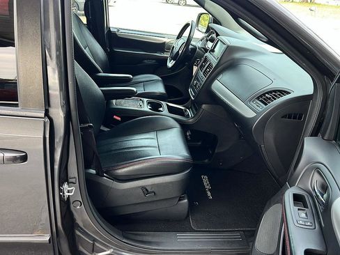 Used 2017 Dodge Grand Caravan GT image 35