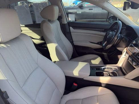 Used 2022 Honda Accord Touring image 26