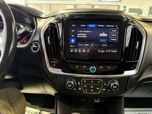 Used 2020 Chevrolet Traverse LT w/ Driver Confidence II Package AWD/4WD image 12
