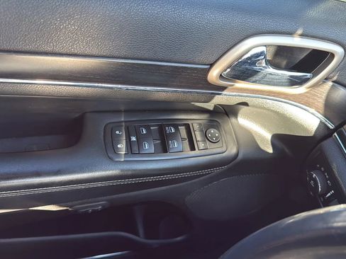 Used 2015 Jeep Grand Cherokee Limited w/ Trailer Tow Group IV image 17