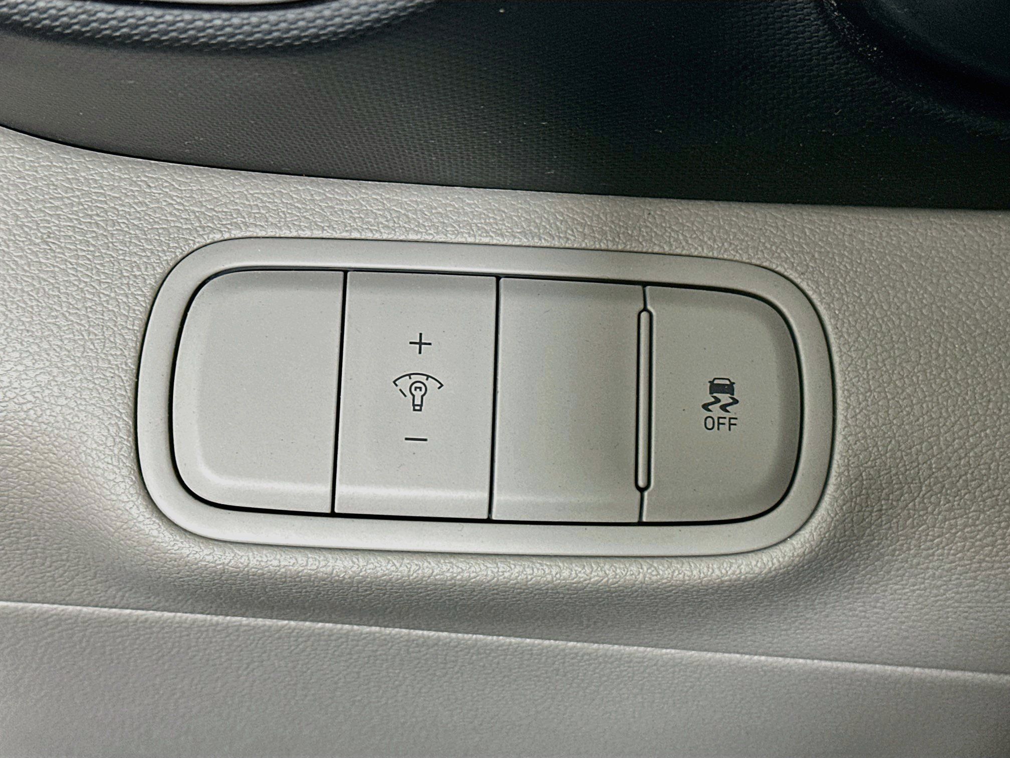 Used 2025 Hyundai Venue SEL FWD image 17