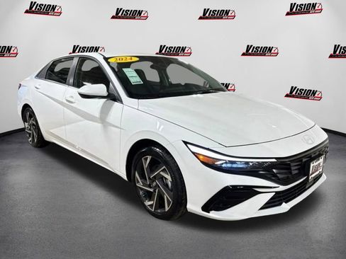 Used 2024 Hyundai Elantra SEL w/ Convenience Package image 3