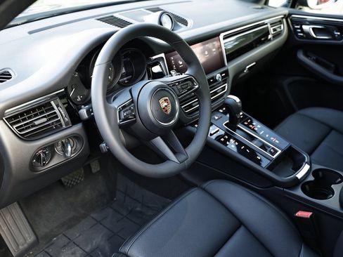 New 2026 Porsche Macan image 4