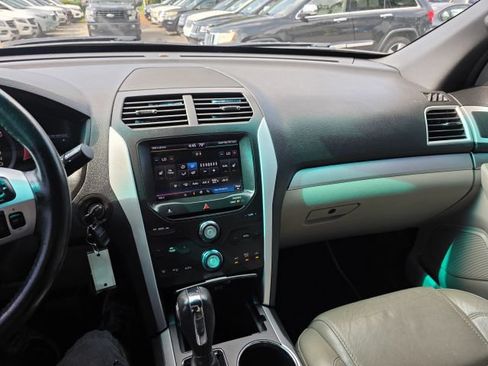 Used 2013 Ford Explorer XLT AWD/4WD image 16