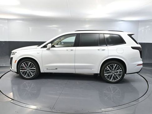 Used 2024 Cadillac XT6 Sport w/ Platinum Package image 9