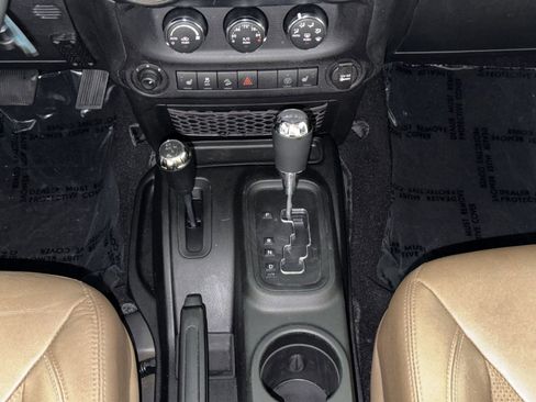 Used 2016 Jeep Wrangler Unlimited Sahara image 21