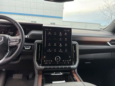 Used 2025 GMC Yukon XL Denali image 11